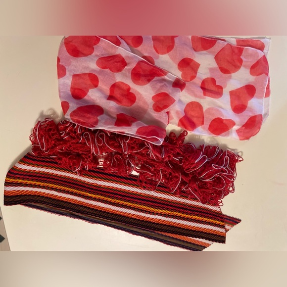 A set of four beautiful scarves - Picture 2 of 2